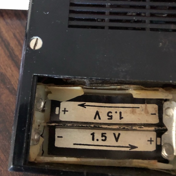 Vintage Leather Bound Travel Radio/Alarm Clock - Picture 8 of 12